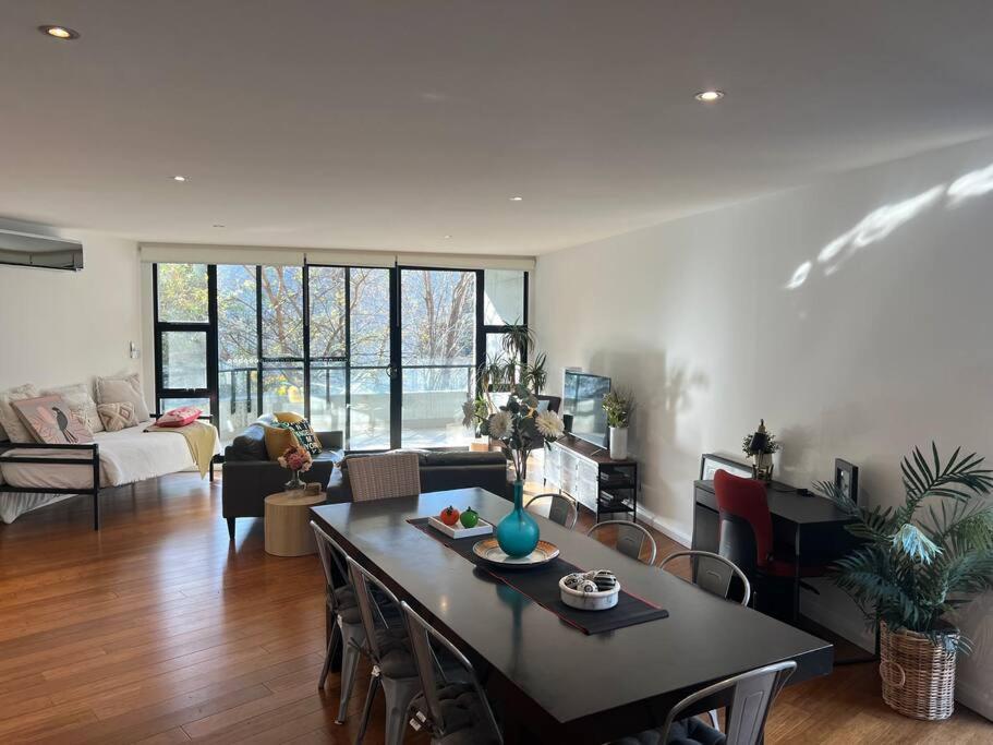 Large Executive 3 Bedroom Yarralumla Exterior photo