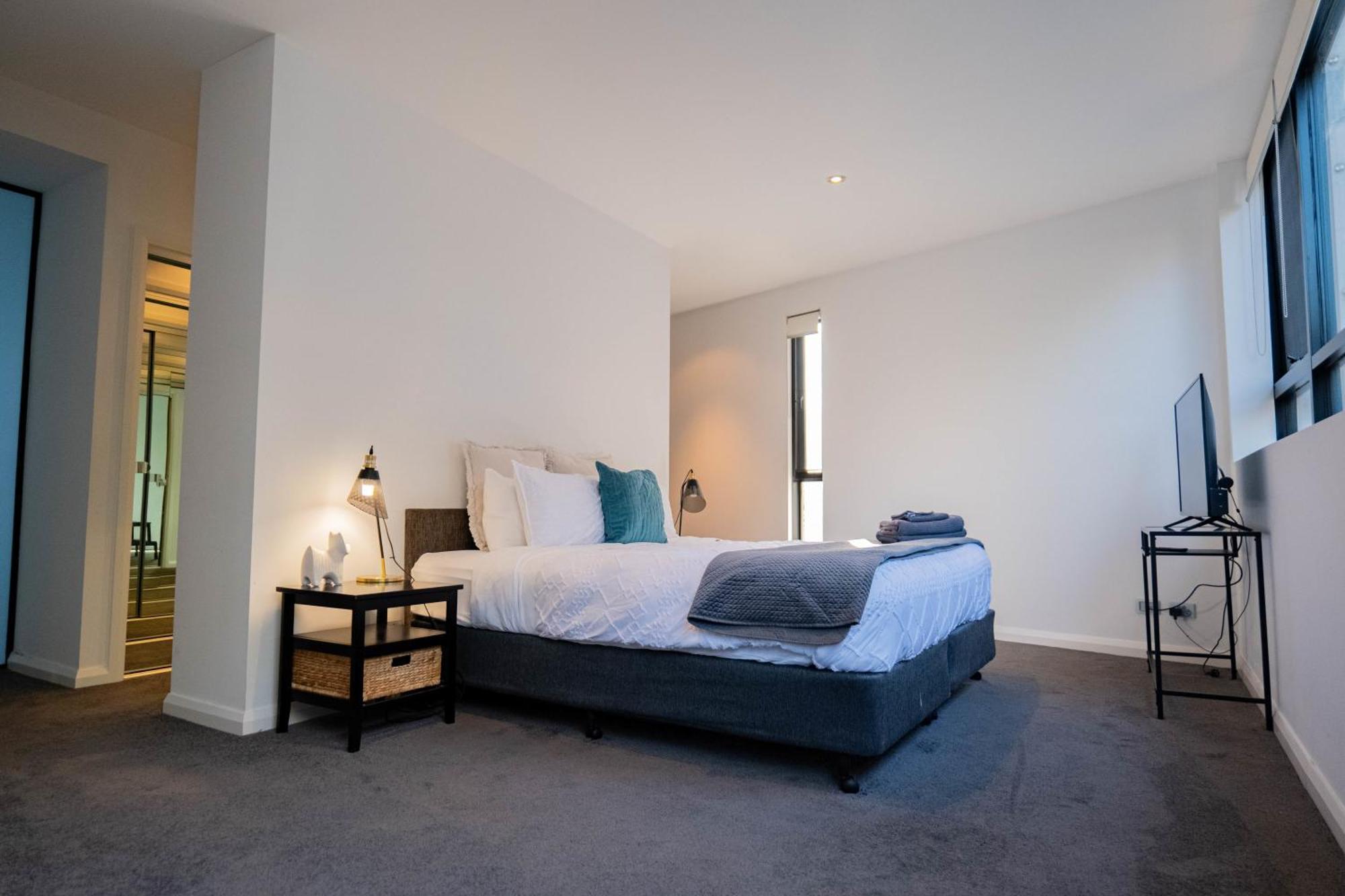 Large Executive 3 Bedroom Yarralumla Exterior photo