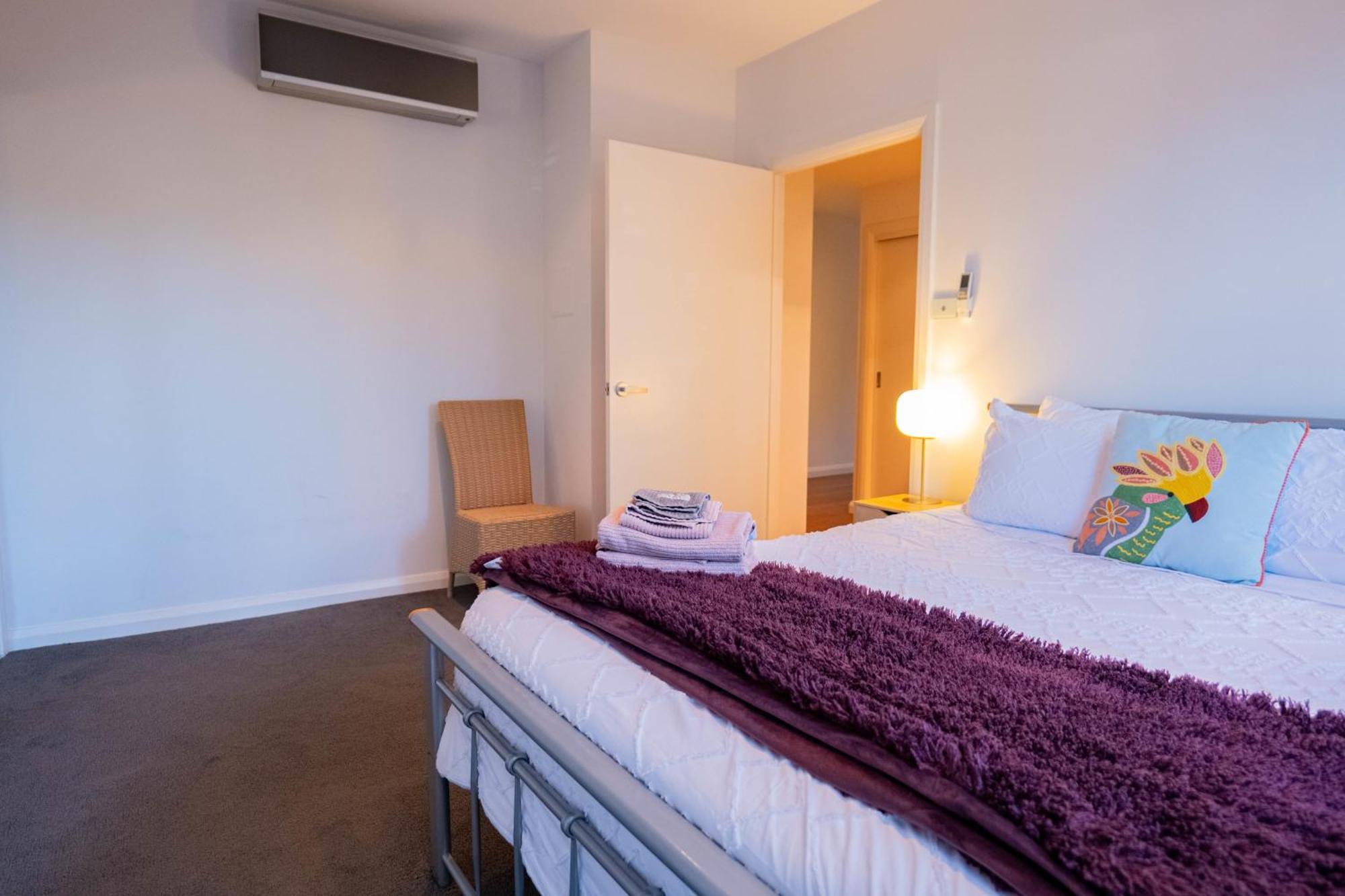 Large Executive 3 Bedroom Yarralumla Exterior photo