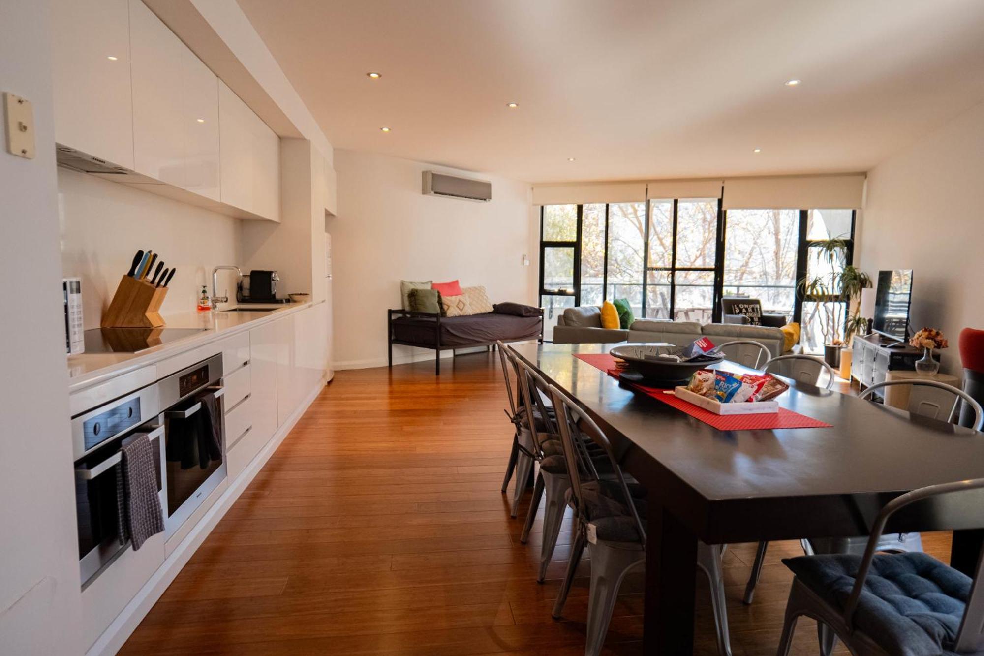 Large Executive 3 Bedroom Yarralumla Exterior photo